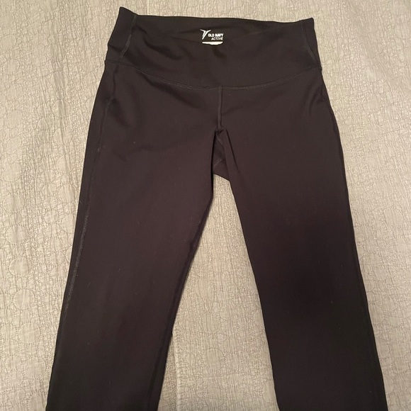 Old Navy Pants - Old Navy active Capri size M